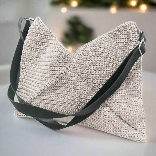 Love, Luxe & Milan - Shoulder bags, Handmade bags, Chic bags, Stylish bags, Elegant bags, Crossbody bags, Designer bags, Luxury bags, Fashion bags, Women's bags, Sustainable bags, Italian designer bags, French designer bags, Vintage handbags, Boho bags, Minimalist bags, Quilted bags, Personalized bags, Statement bags, Evening clutches, Eco-friendly bags, Handbags